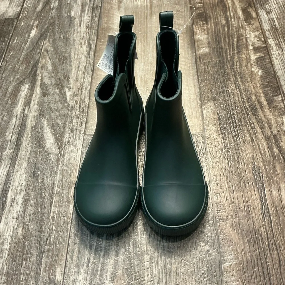 Kids Waterproof Chelsea Rain Boots in Dark Green Size 9/10